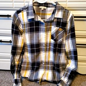 Iowa Hawkeyes plaid flannel button up blouse. UGAPPAREL Size small
